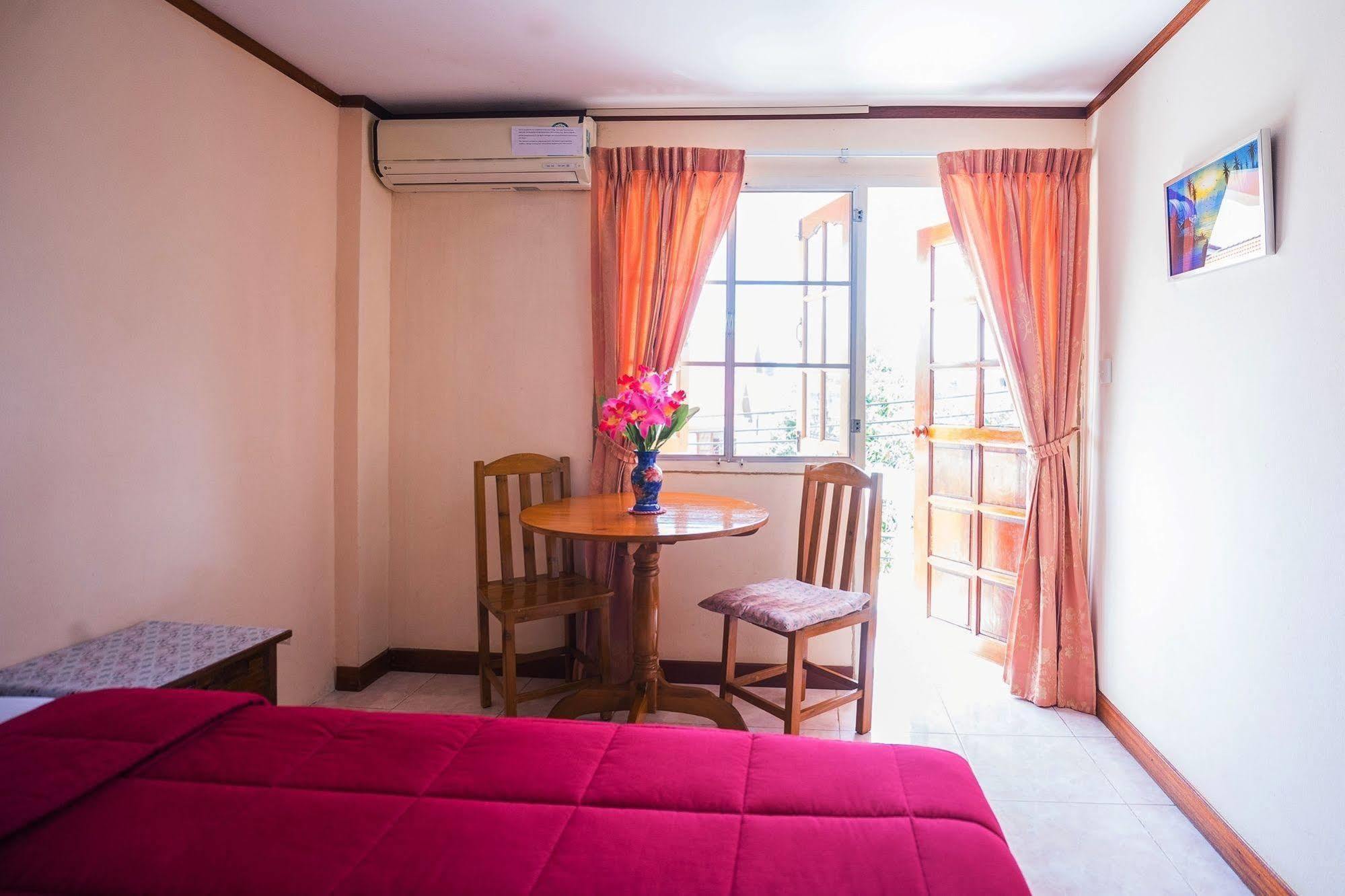 The Britannia Hotel Chiang Mai Exterior foto