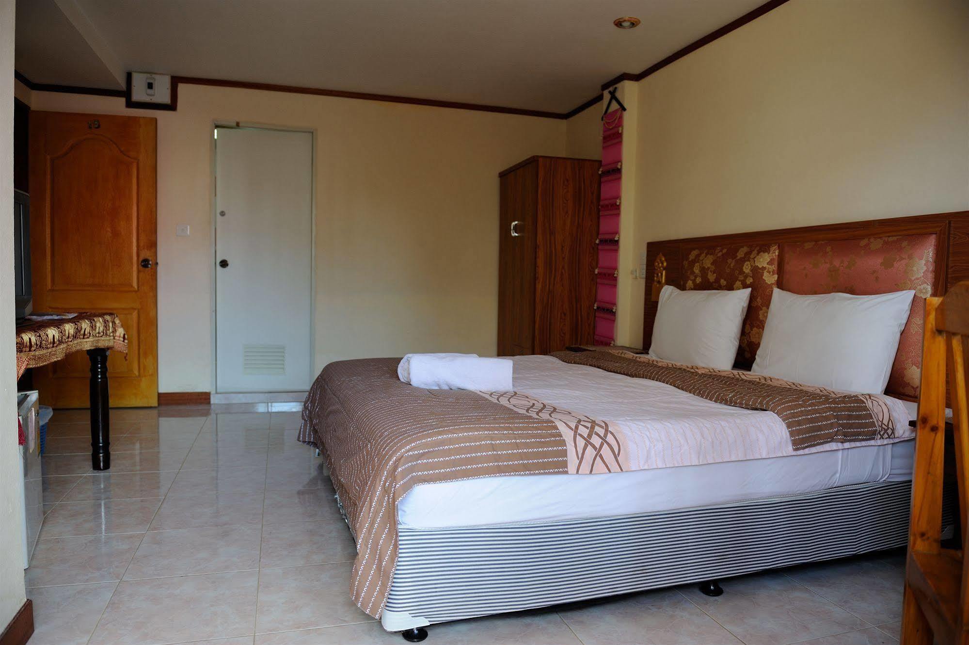 The Britannia Hotel Chiang Mai Exterior foto